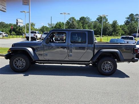 New 2025 Jeep Gladiator Sport image 5