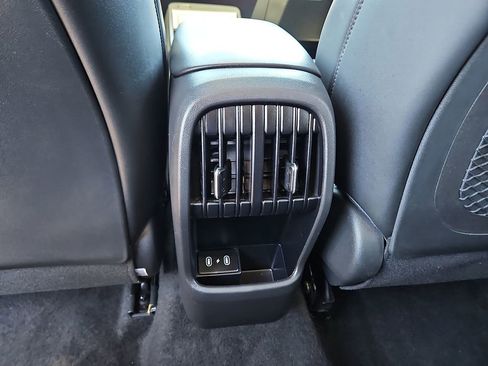 Used 2024 Hyundai Kona Limited image 11