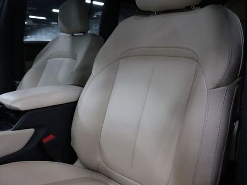 Used 2025 Jeep Grand Cherokee Limited RWD image 11