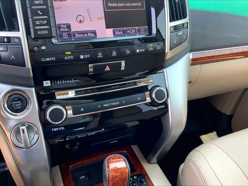 Used 2013 Toyota Land Cruiser AWD/4WD image 35