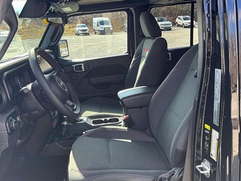 Used 2025 Jeep Wrangler Unlimited Rubicon image 25