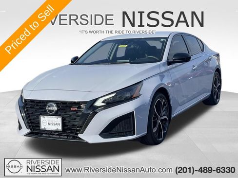 Certified 2023 Nissan Altima 2.5 SR FWD image 1