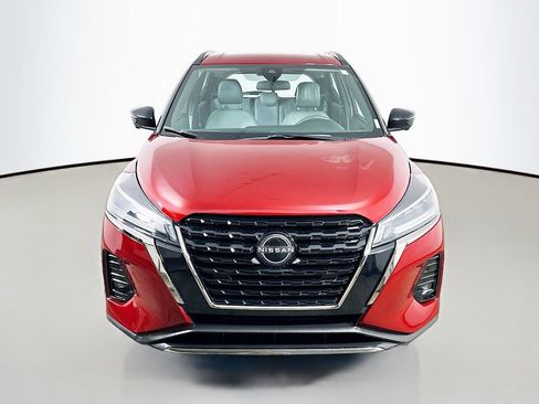 Used 2022 Nissan Kicks SR w/ Premium Package image 2