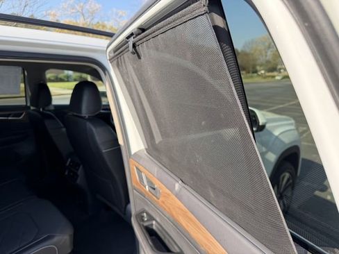 Used 2025 Volkswagen Atlas SE image 29