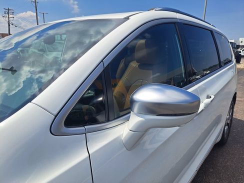 Certified 2022 Chrysler Pacifica Pinnacle FWD image 45