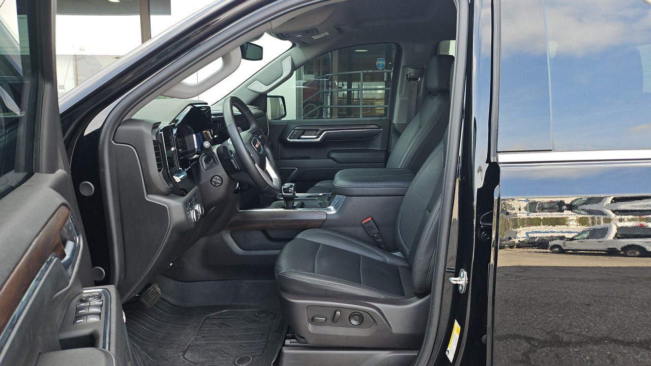 Used 2024 GMC Sierra 1500 SLT w/ SLT Premium Plus Package AWD/4WD image 13