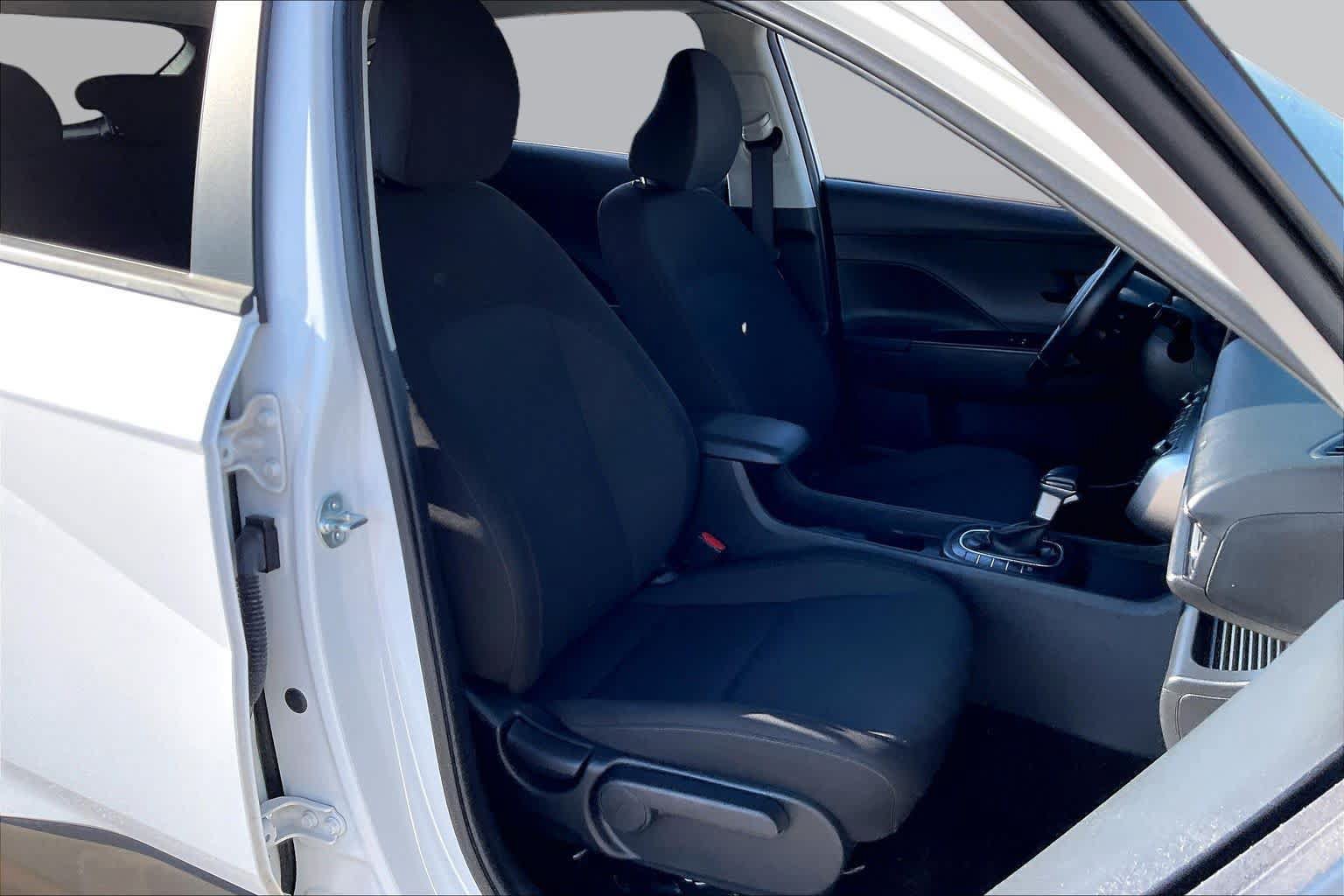 Used 2025 Hyundai Kona SEL FWD image 9