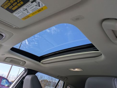 Used 2024 Toyota Corolla Cross XLE image 15