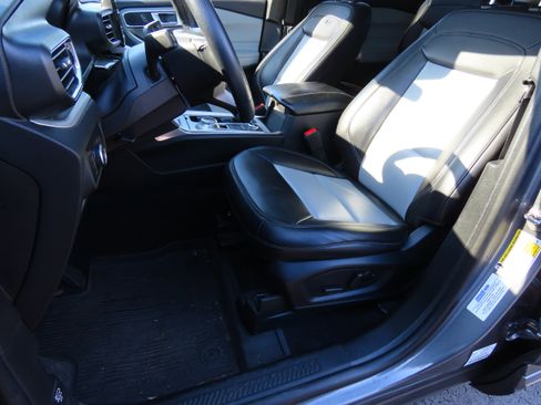 Used 2023 Ford Explorer XLT w/ Equipment Group 202A image 39