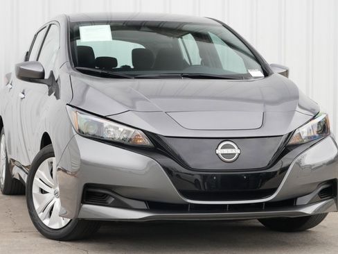 Used 2025 Nissan Leaf S image 2