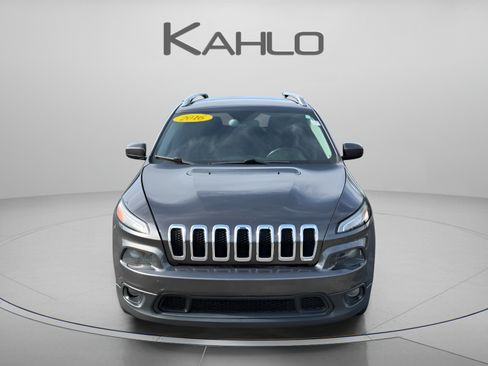 Used 2016 Jeep Cherokee Latitude w/ Cold Weather Group FWD image 7