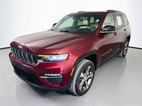 Used 2024 Jeep Grand Cherokee Limited w/ Trailer Tow Package AWD/4WD image 4