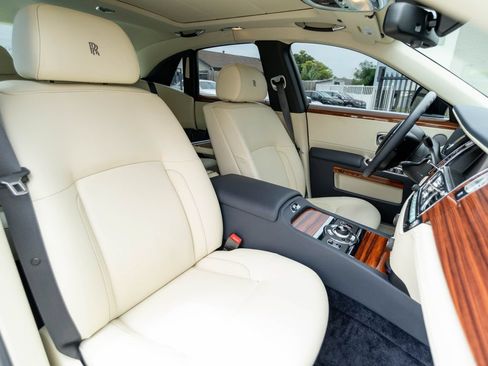 Used 2013 Rolls-Royce Ghost RWD image 17