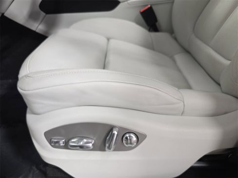 Used 2025 Porsche Macan image 23