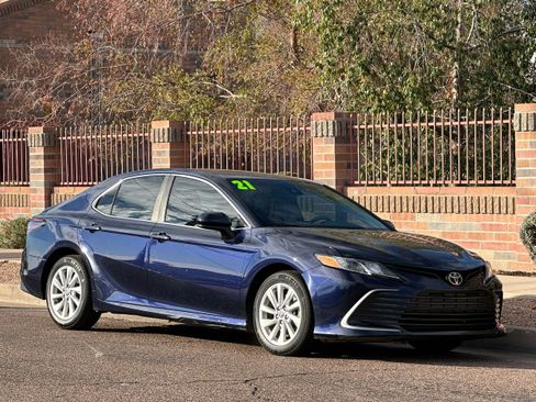 Used 2021 Toyota Camry LE w/ Carpet Mat Package (TMS) FWD image 8