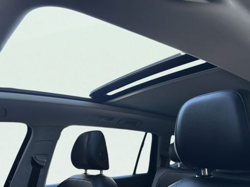 Used 2019 Volkswagen Tiguan SE w/ Panoramic Sunroof Package FWD image 15