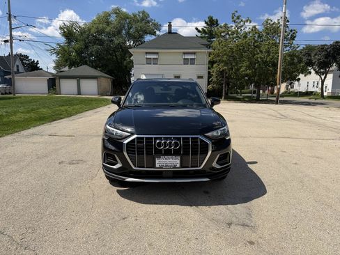 Used 2020 Audi Q3 2.0T Premium w/ Convenience Package AWD/4WD image 2