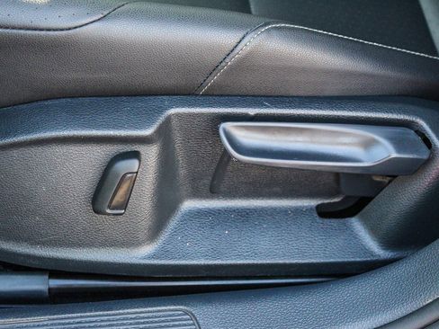 Used 2015 Volkswagen Golf S image 22