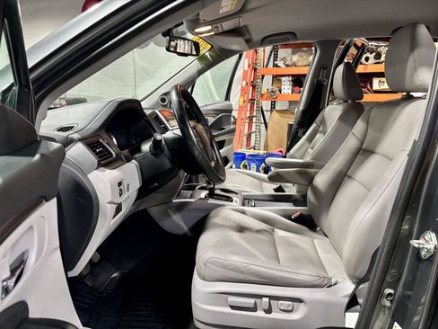 Used 2018 Honda Ridgeline RTL-T image 2