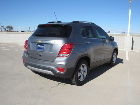 Used 2020 Chevrolet Trax LT w/ Driver Confidence Package image 5