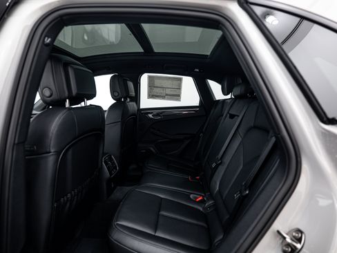 Certified 2026 Porsche Macan AWD/4WD image 21