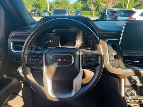 Used 2021 GMC Yukon SLT w/ SLT Premium Package image 18