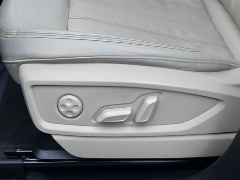 Used 2023 Audi Q5 2.0T Premium w/ Convenience Package image 16