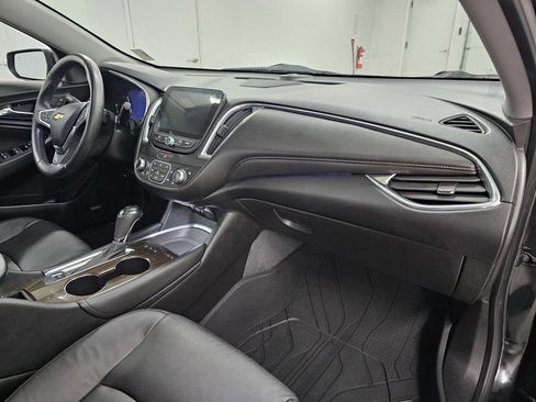 Used 2019 Chevrolet Malibu Premier w/ Sun and Wheel Package FWD image 13