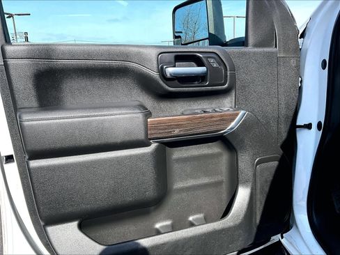 Used 2021 Chevrolet Silverado 2500 LT w/ Convenience Package image 9