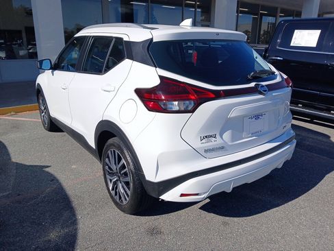 Used 2021 Nissan Kicks SV image 4