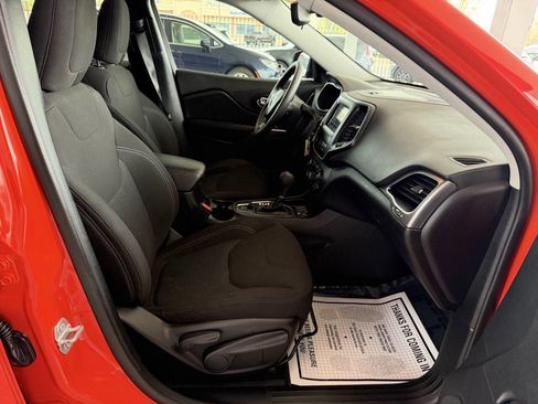 Used 2021 Jeep Cherokee Latitude image 9