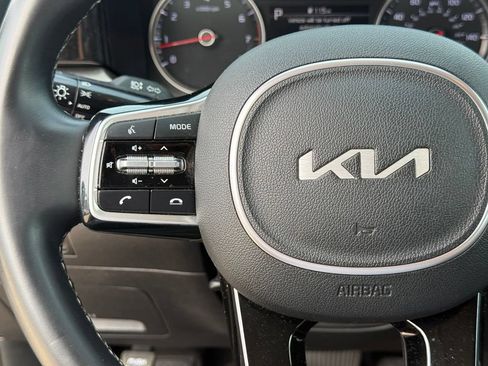 Used 2022 Kia Sorento S FWD image 15