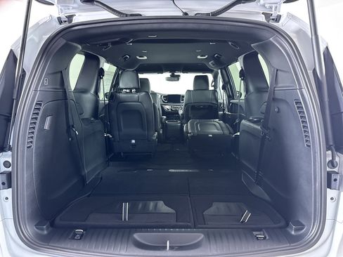 New 2026 Chrysler Pacifica Select image 10