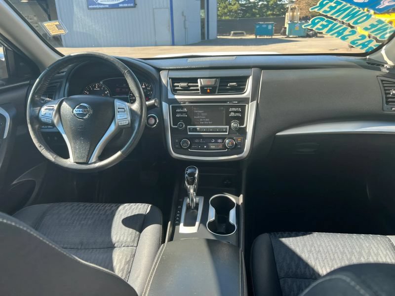 Used 2017 Nissan Altima 2.5 SV FWD image 11