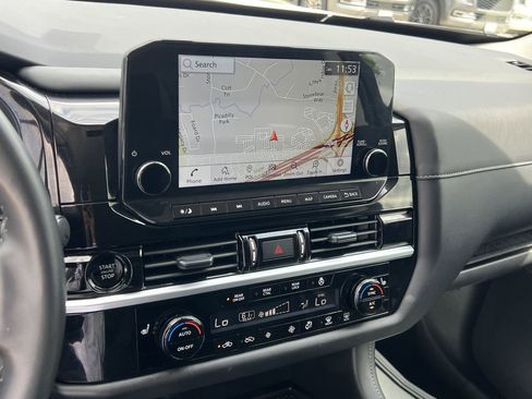 Certified 2025 Nissan Pathfinder SL image 14