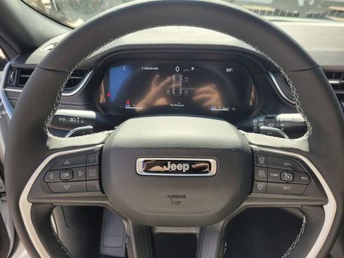New 2025 Jeep Grand Cherokee Altitude RWD image 27
