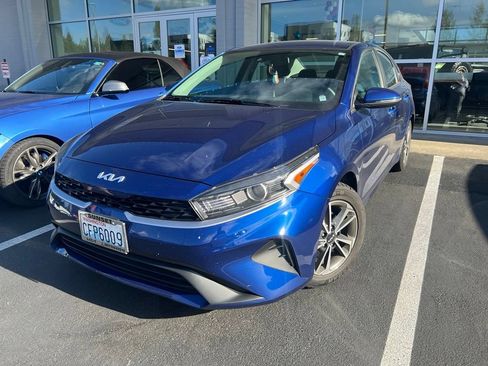 Used 2023 Kia Forte LXS w/ LXS Technology Package FWD image 3