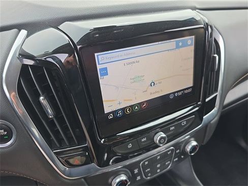 Used 2021 Chevrolet Traverse LT w/ LT Premium Package image 18