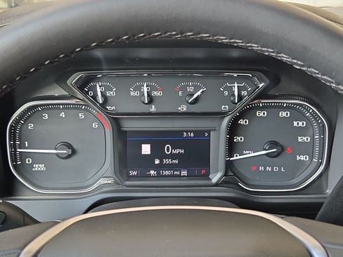 Used 2022 GMC Sierra 1500 SLT AWD/4WD image 10