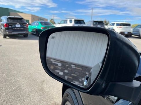 Used 2016 Nissan Rogue SL w/ SL Premium Package image 24