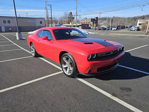 Used 2015 Dodge Challenger R/T w/ Quick Order Package 22B R/T image 2