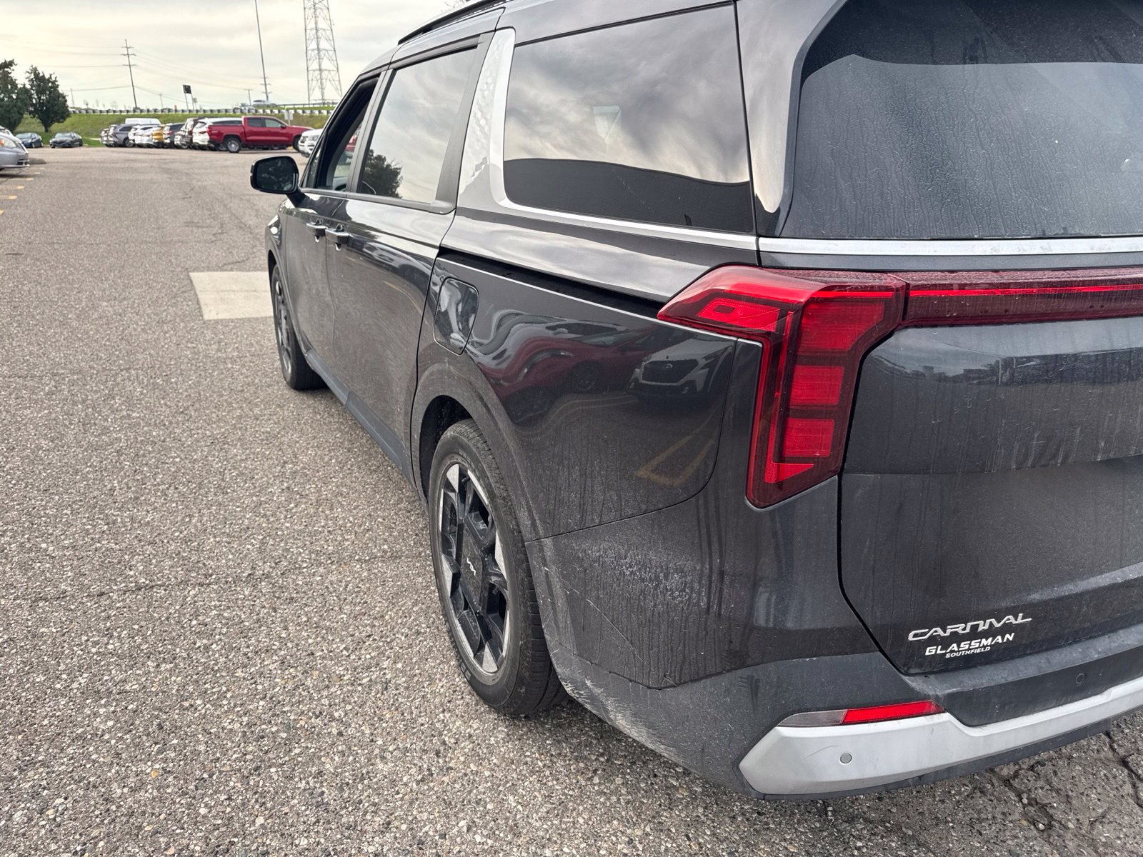 Used 2025 Kia Carnival EX FWD image 5