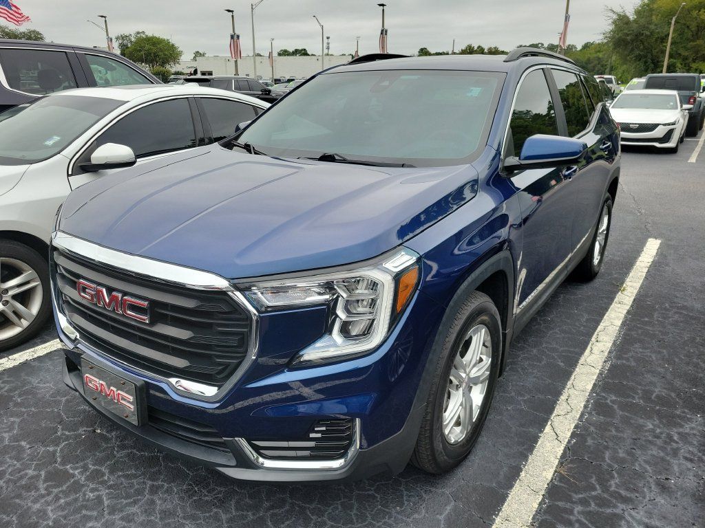 Used 2022 GMC Terrain SLE w/ Driver Convenience Package FWD image 3