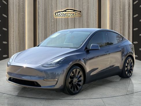 Used 2022 Tesla Model Y Performance image 3