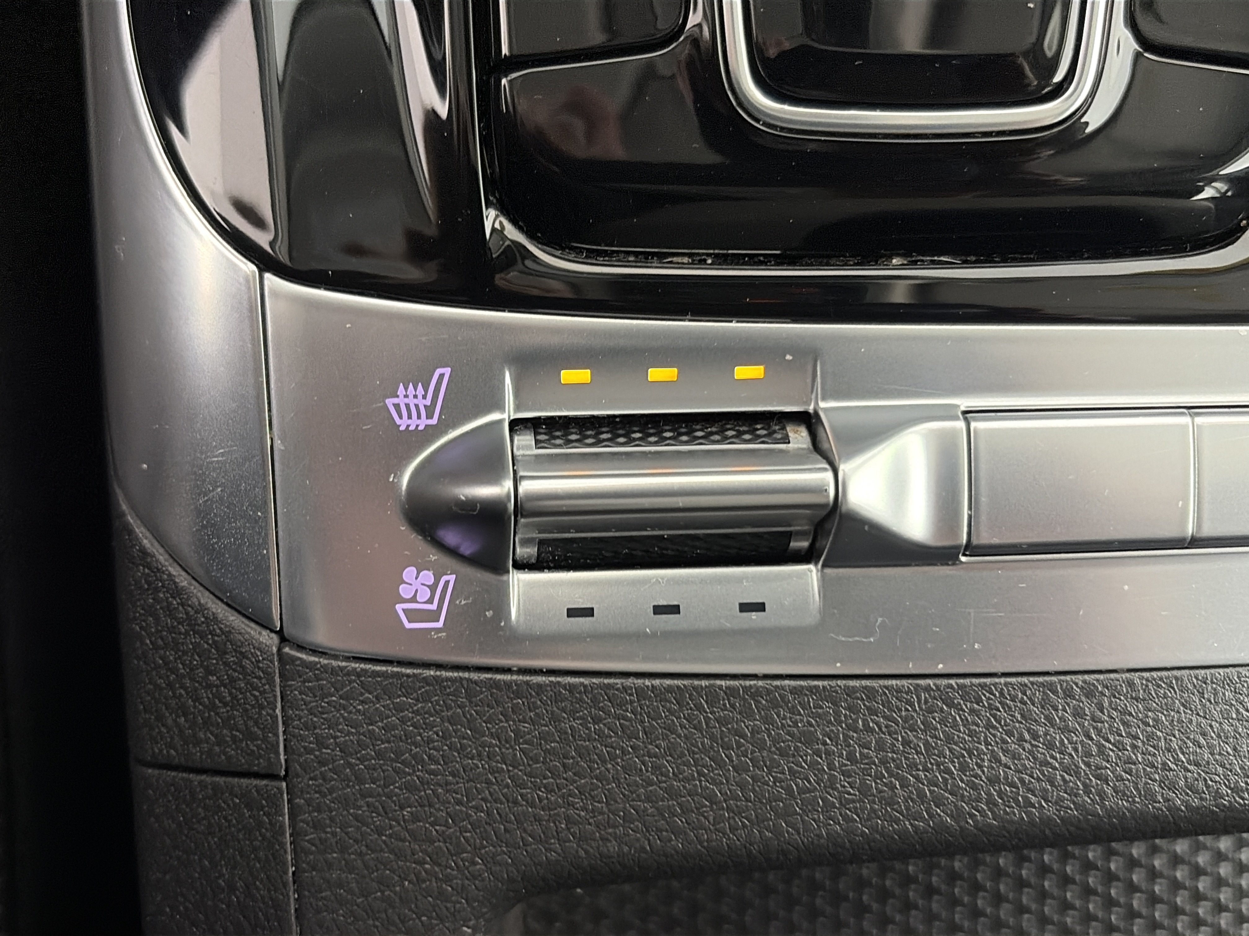 Certified 2024 Kia Carnival SX FWD image 31
