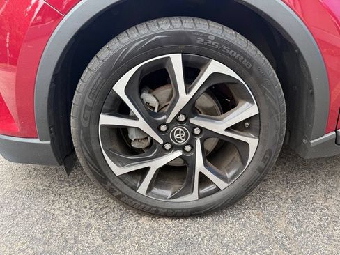 Used 2019 Toyota C-HR XLE FWD image 55