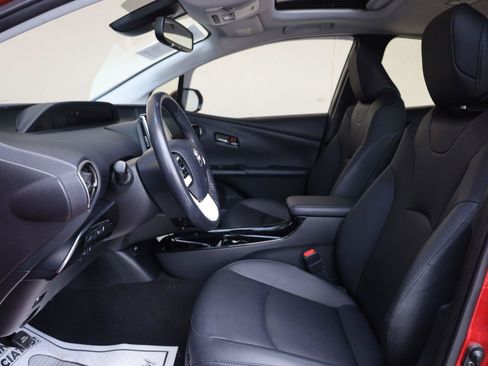 Used 2018 Toyota Prius Four w/ Advanced Technology Package FWD image 17
