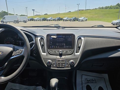 Used 2024 Chevrolet Malibu LT image 31