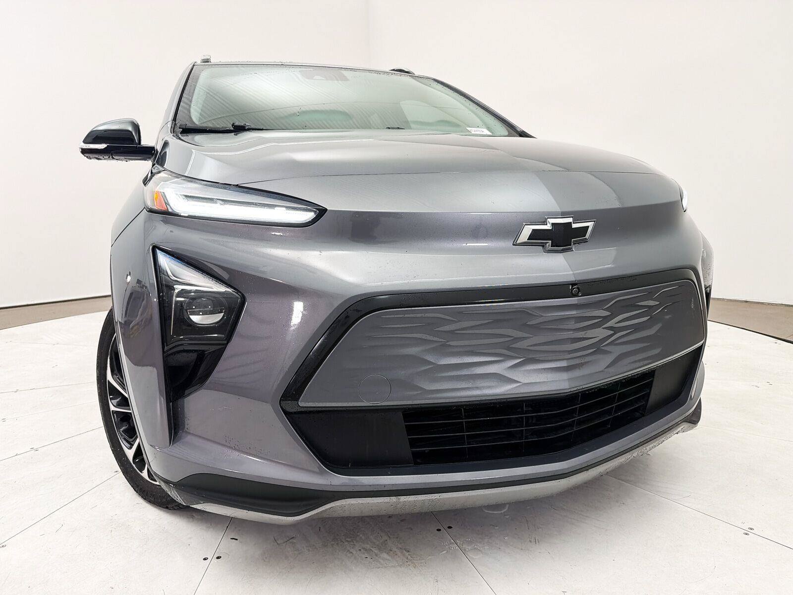 Used 2023 Chevrolet Bolt EUV Premier w/ Sun & Sound Package FWD image 2