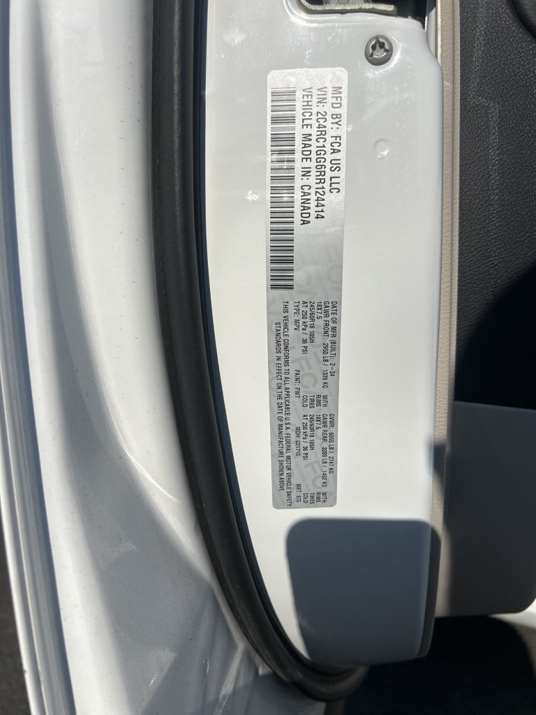 Used 2024 Chrysler Pacifica Limited FWD image 3